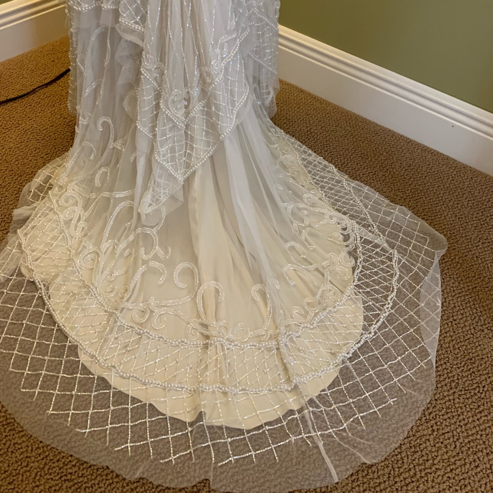 Theia hand embroidered mermaid wedding gown - Picture 6 of 16